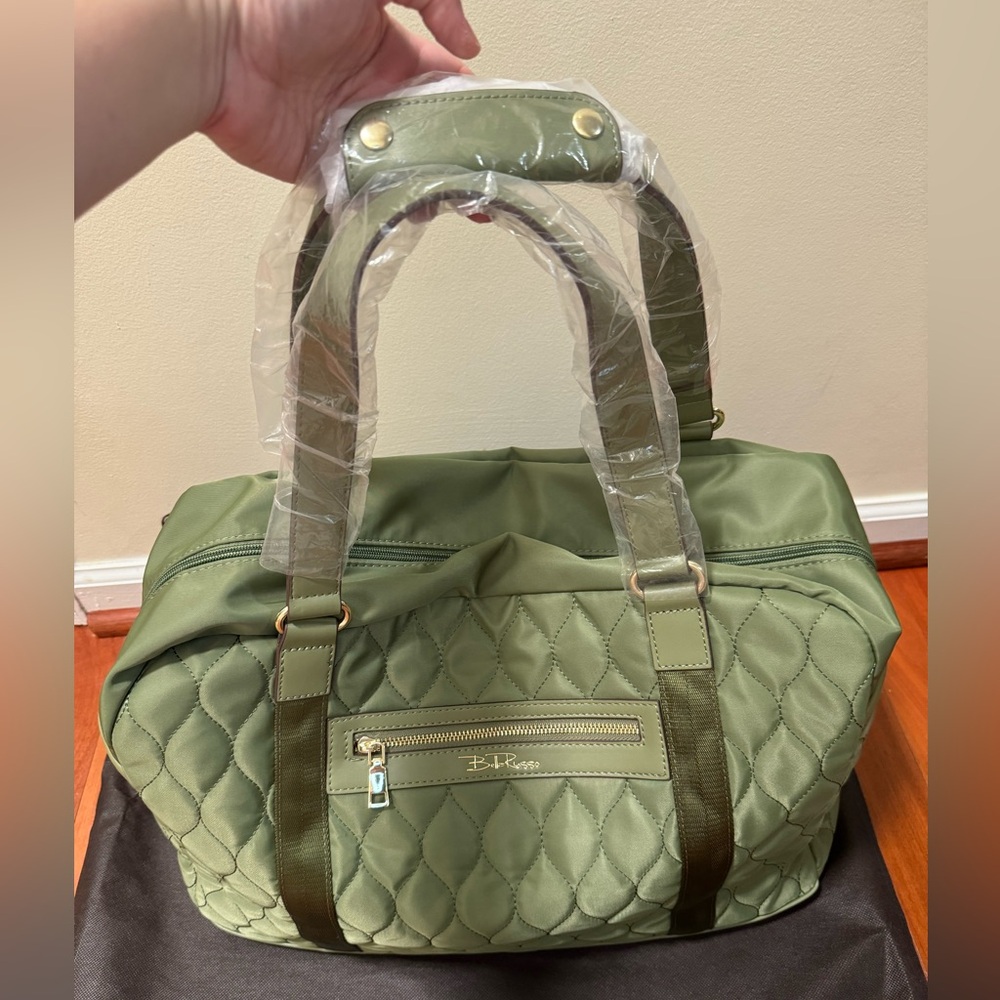 Bella Russo. Quilted 18” Weekender Duffle Bag. Green color.